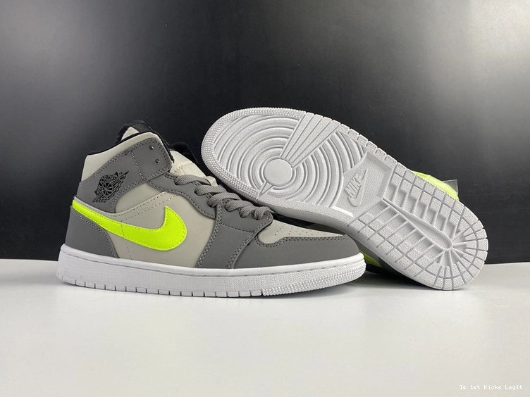 Mid 1 Volt 554724-072  Gunsmoke Jordan 0520